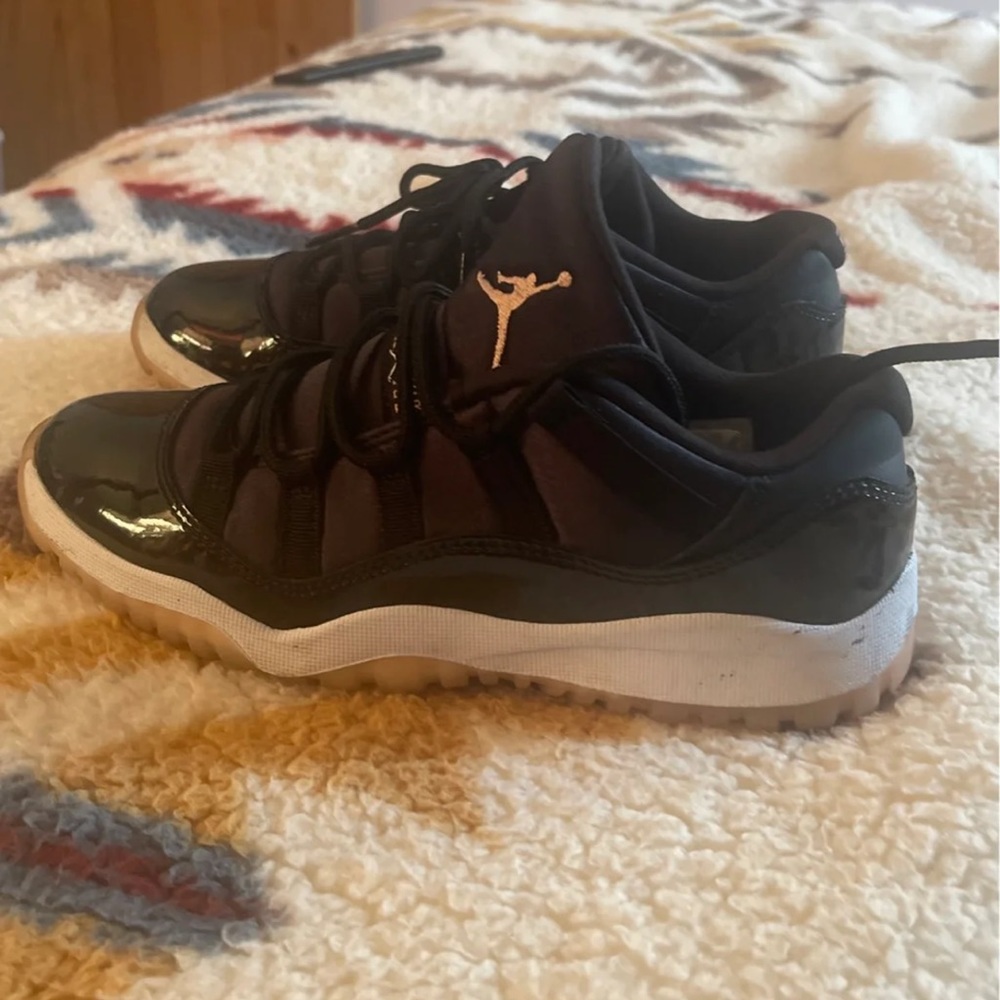 Jordan 11 Low pink crimson